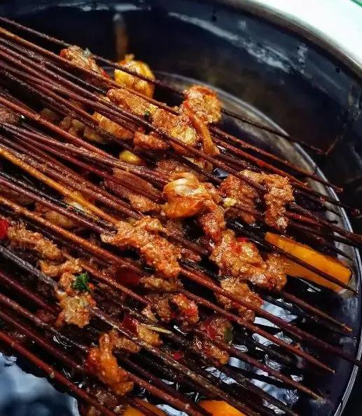 我在2018年的网红美食堆里，精挑出了这23家火爆的店给你！