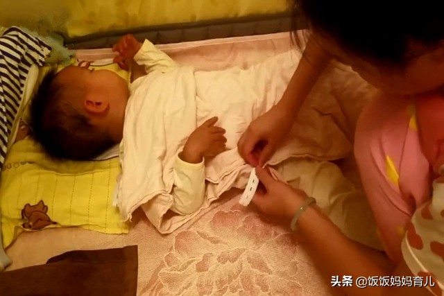 宝宝睡觉爱蹬被子有啥办法,孩子睡觉老蹬被子怎么办