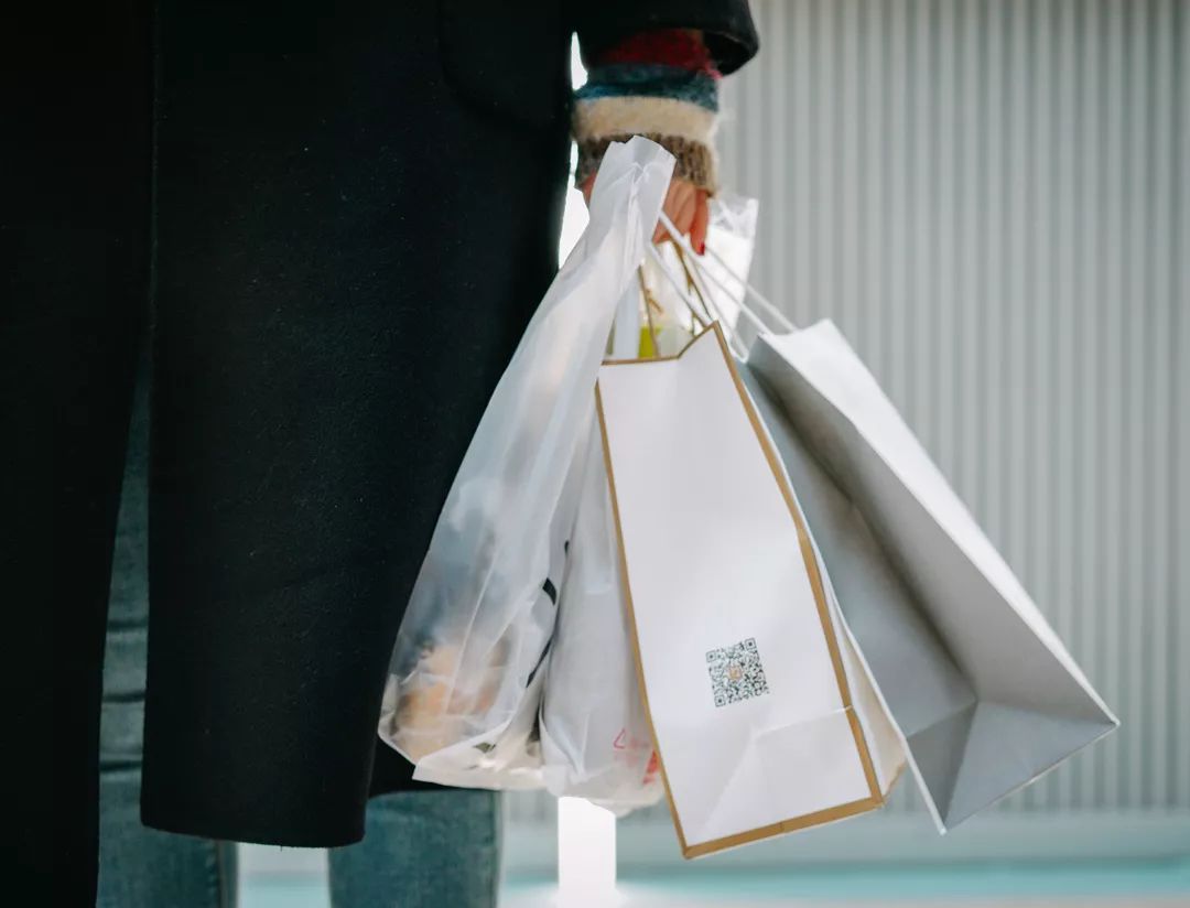 乐乐茶有花有果,乐乐茶给人的直观感受