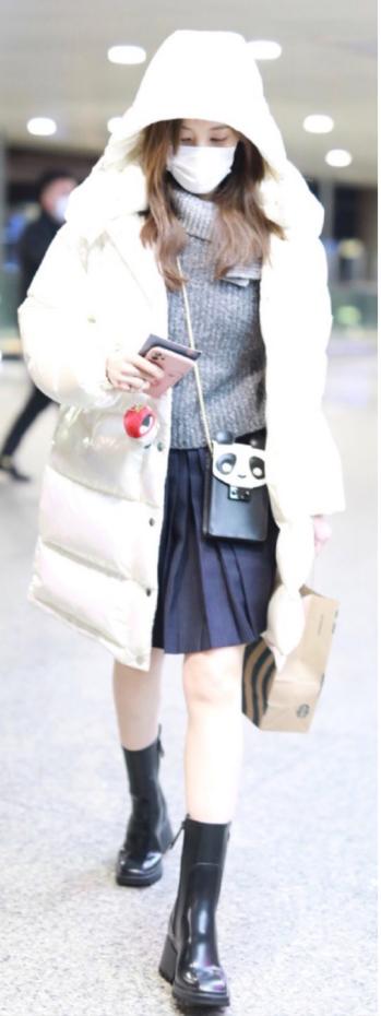 赵露思同款羽绒服2022爆款中长款,赵露思同款羽绒服