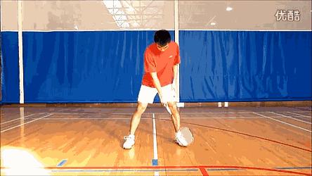 羽毛球怎么让自己的步伐干净有力,羽毛球单打谁的步伐业余选手可学