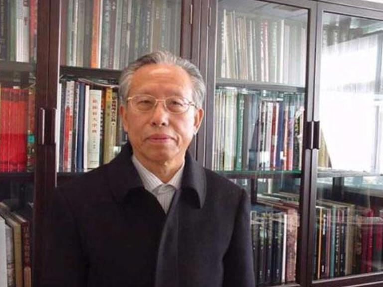 老农捡到古董宝剑竟然价值800w,专家文物低价买进高价卖出