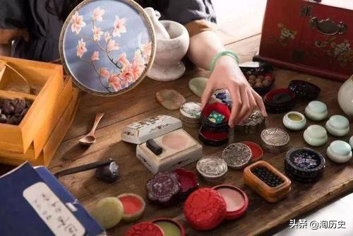 古人美白,以前古人用红泥敷脸