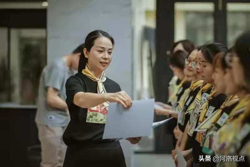 洛阳市第一实验小学校长李青青,洛阳市实验小学校长李青青简历