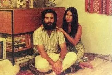 三毛：她走遍万水千山，却用一双*袜丝**自缢身亡