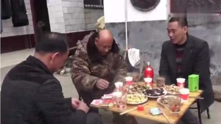 喝酒头晕不一定是酒精的“锅”，还有3点不能忽视，早了解早受益