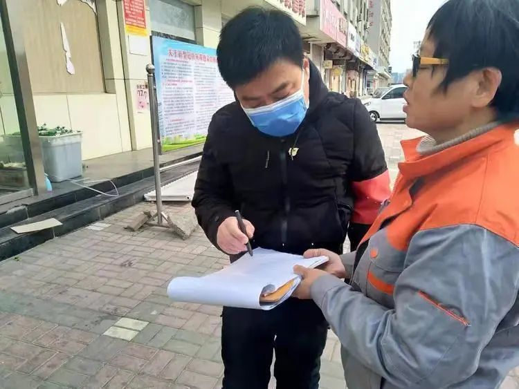 感动疫情英雄人物事件视频,疫情期间十个感动人物事迹