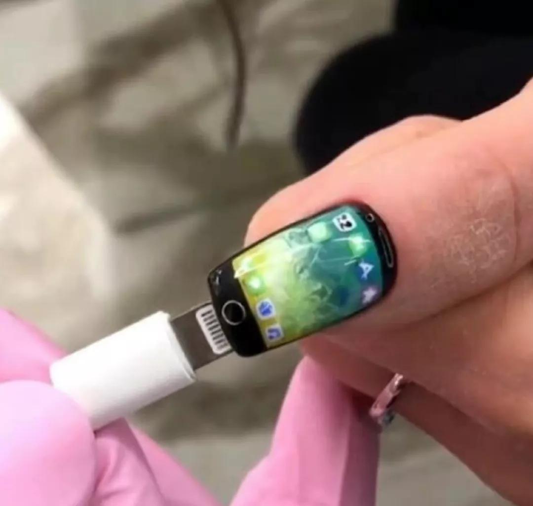 美甲师在吗？我被丑得睡不着觉