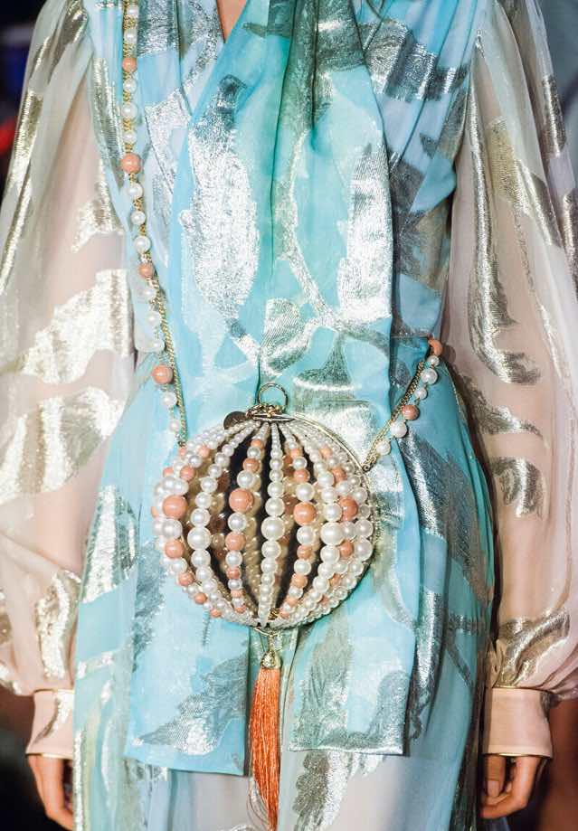 珍珠帽子白色怎么搭配好看,休闲穿搭适合戴的珍珠