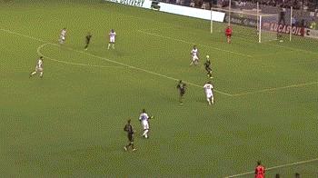 拿到球之后的正确处理方式,当你拿球背后有人怎么办