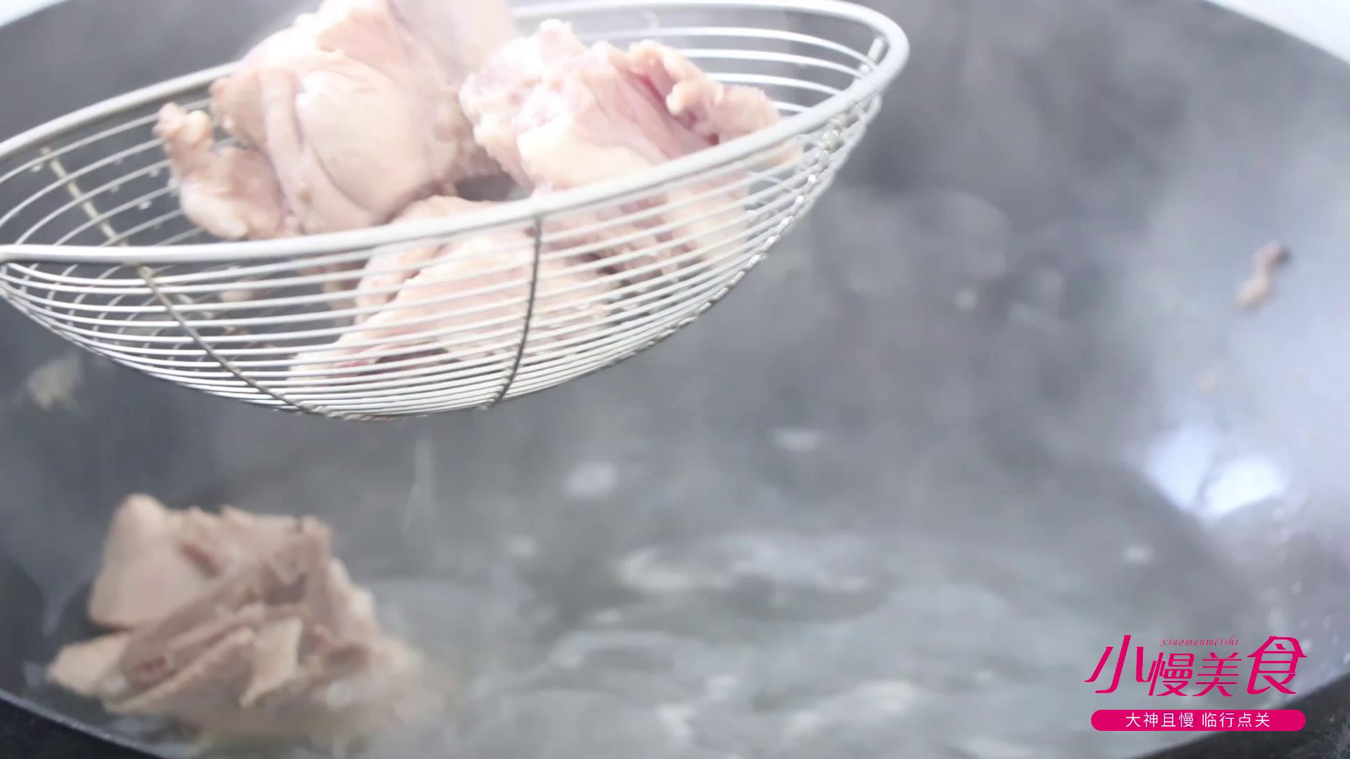 红烧排骨的家常做法最正宗视频,红烧排骨的做法外酥里嫩视频