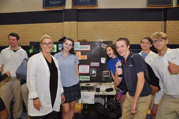 留学生怒了！当年把我拒了的名校，美国富豪网红给钱就能上？！