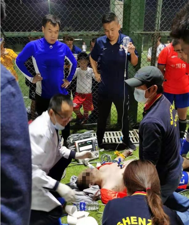 足球球员心脏骤停抢救成功案例,足球赛老人心脏骤停