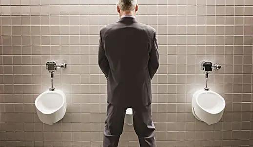 喝点水就想上厕所是肾虚吗,一喝酒上厕所是肾虚吗