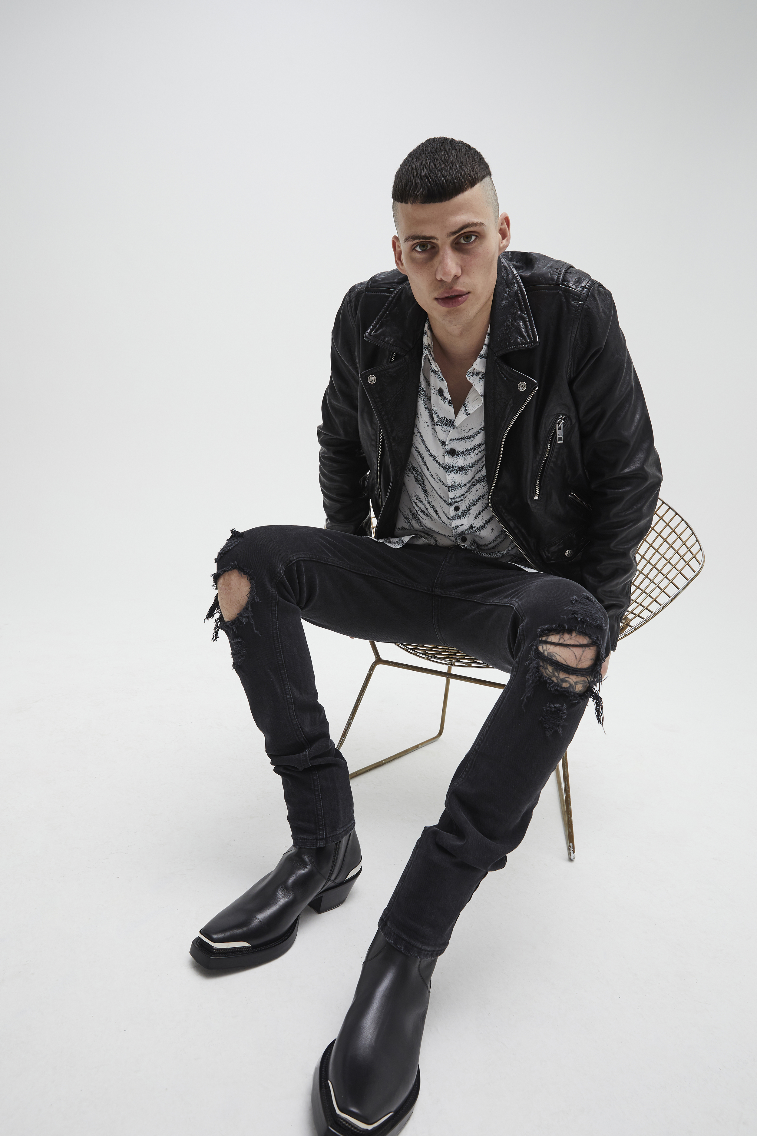 「+」「+」读作“KSUBI”的街头风向标，到底什么来头？