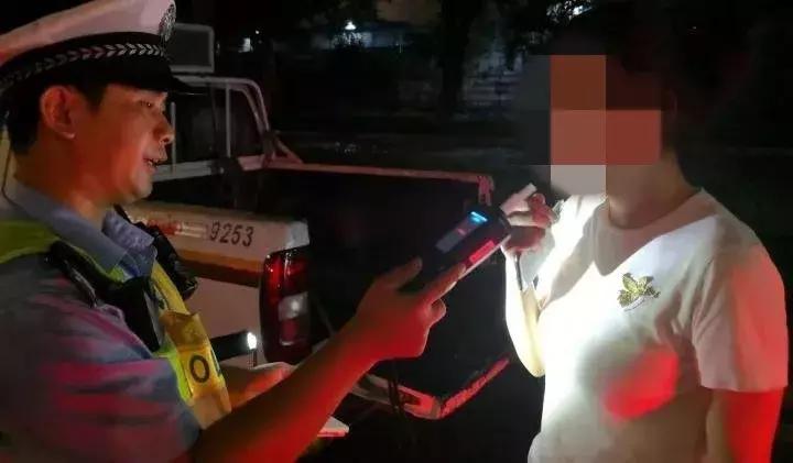 广东茂名一宝马女司机被打,女子连打10小时麻将后出事了