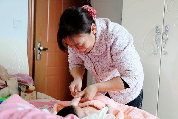 干保姆月嫂照顾老人哪个行业好,请月嫂还要老人帮忙吗