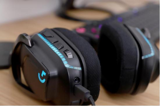 罗技6930电竞耳机,罗技g系列打游戏鼠标哪个好用