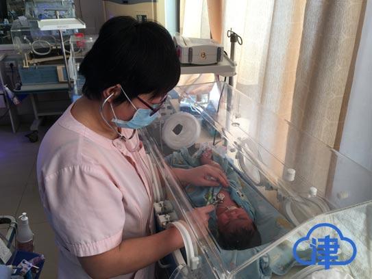 新春走基层儿科医生,新春走基层除夕夜急诊科很忙碌