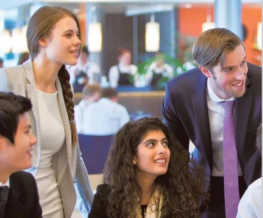 比王菲女儿更贵族的瑞士学校,王菲在瑞士的寄宿学校