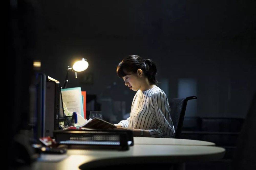 有了黑眼圈怎样改善并注意什么,有黑眼圈怎么才能让黑眼圈下去呢