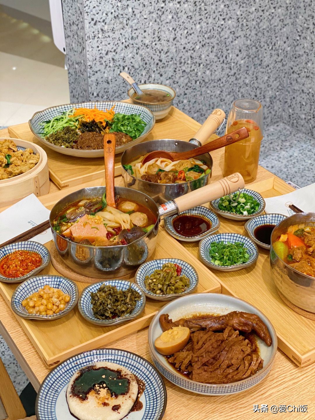 重庆旅游打卡首店人均28现磨手工粉可无限续