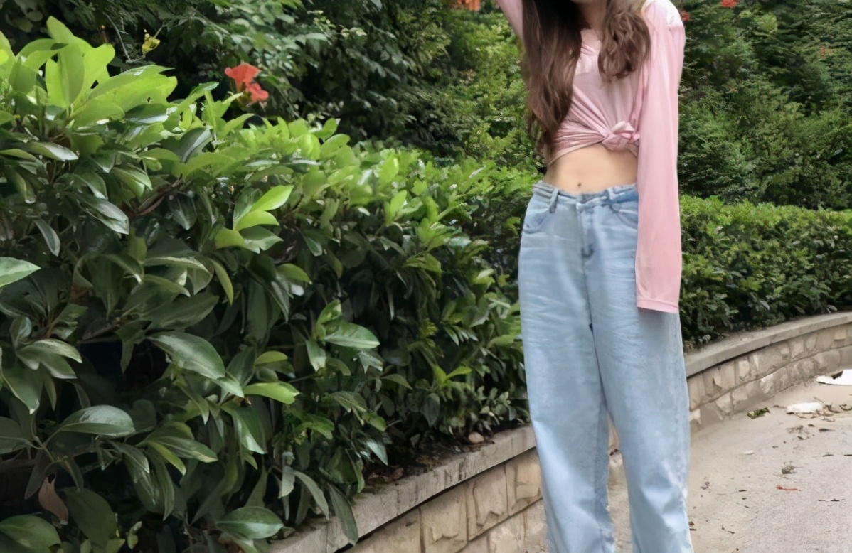 t恤帽子两根带子打结方法,显瘦t恤下摆打结方法步骤