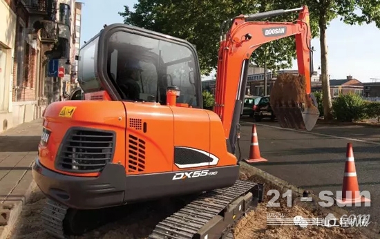 人人都讨厌的小孩,人人都瞧不起小村姑