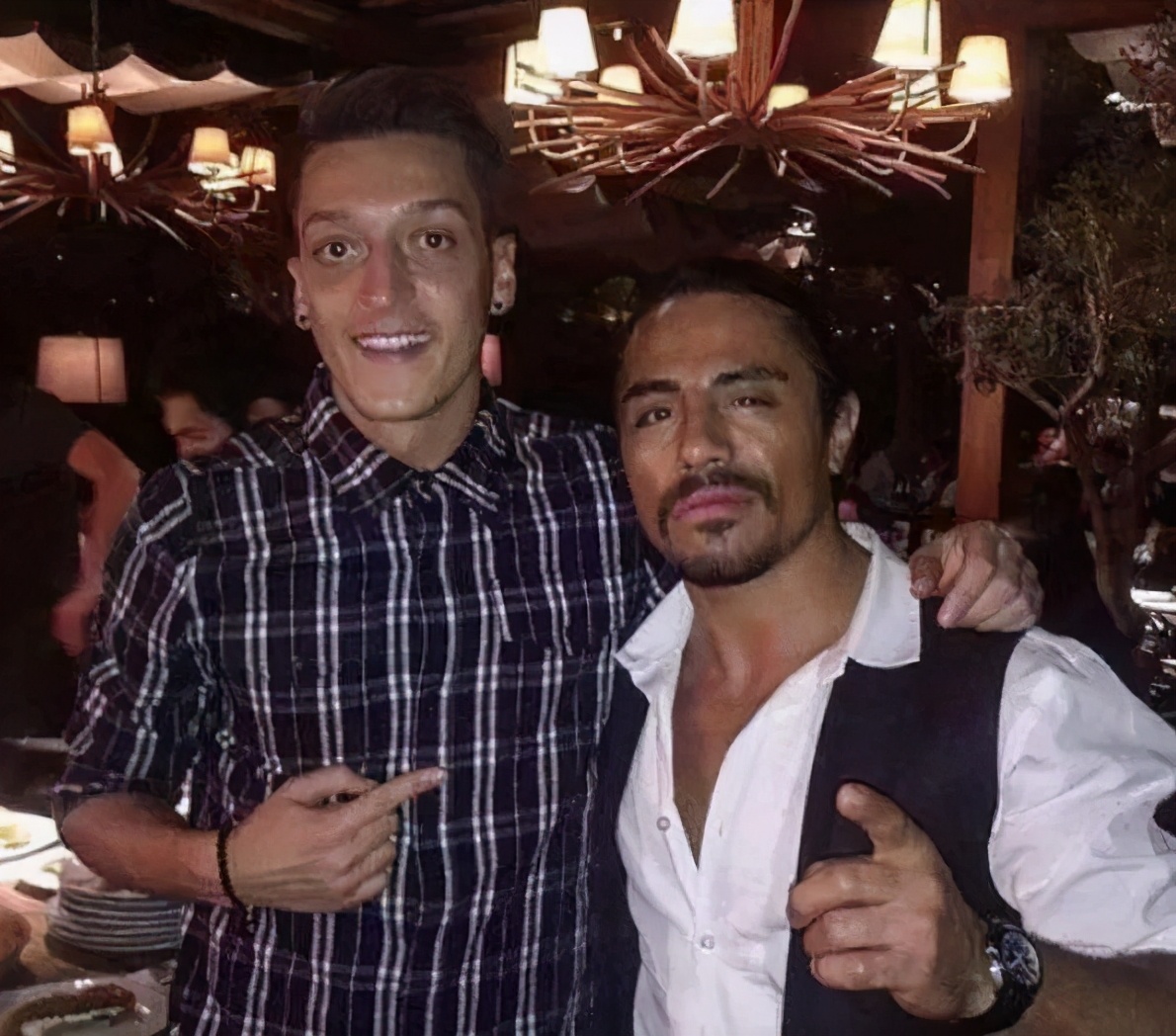 撒盐哥汉堡视频,网红撒盐哥新开汉堡店