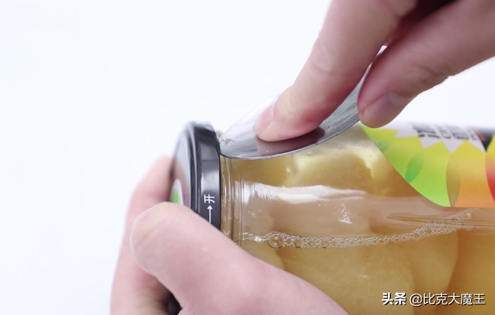罐头怎么才能打开小机关,罐头瓶上有小机关吗