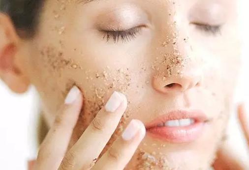 化妆搓泥是什么样子的,化妆搓泥和起皮的区别