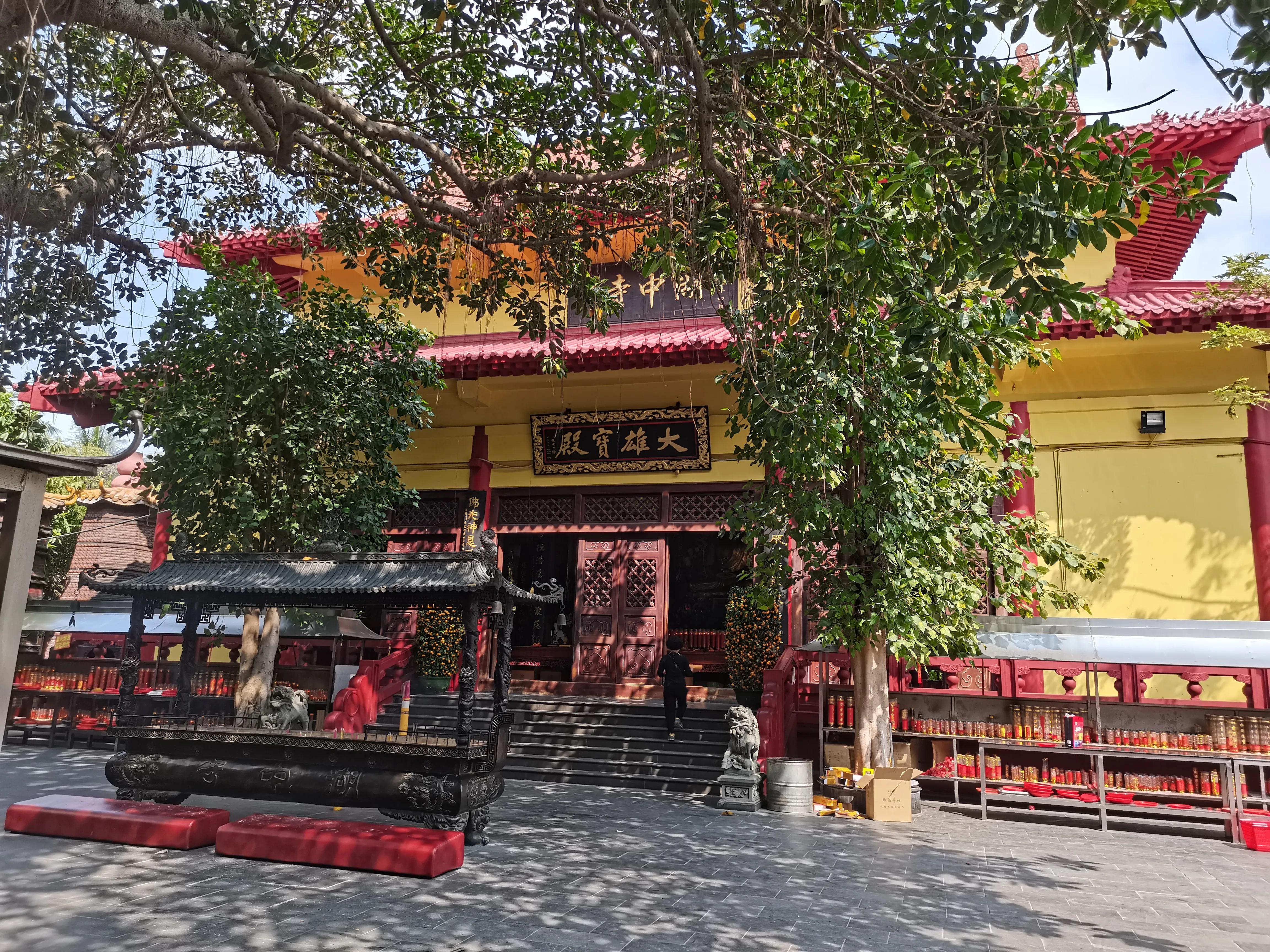 海口市湖中寺,海口闹市区中的湖中寺