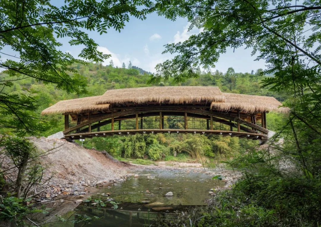 85后香港博士，为重庆人修了一座桥，上万村民请神仙加持