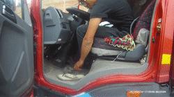 开车换鞋违法吗,开车来回换鞋