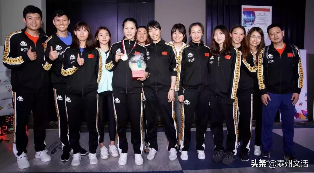 庆祝女篮姑娘夺冠,祝贺女篮姑娘们夺冠