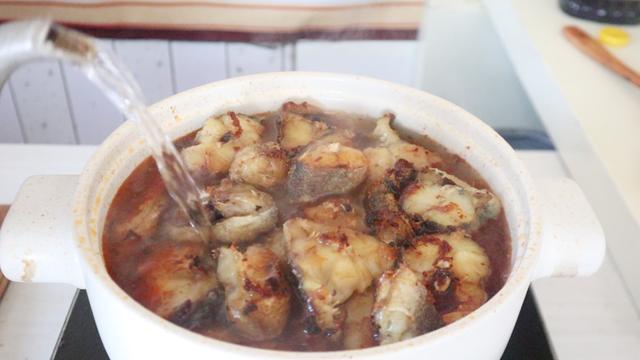 如何做鳕鱼炖豆腐好吃,教你鳕鱼炖豆腐家常做法