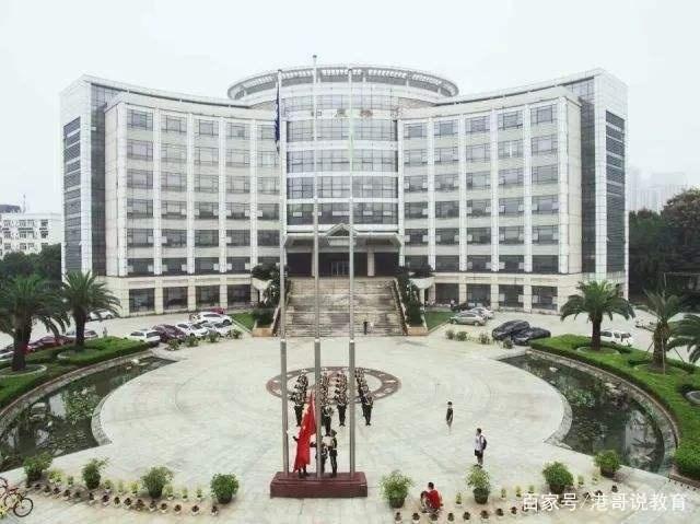 中南财经政法大学的校名挺特别，热门的专业毕业生出路如何？