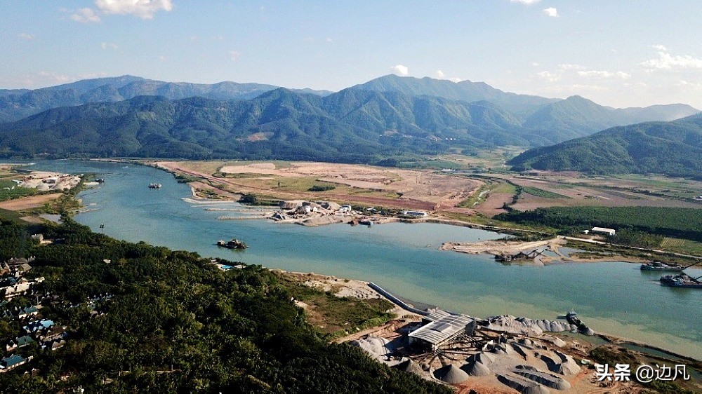西双版纳澜沧江边美景如画,西双版纳空中夜景