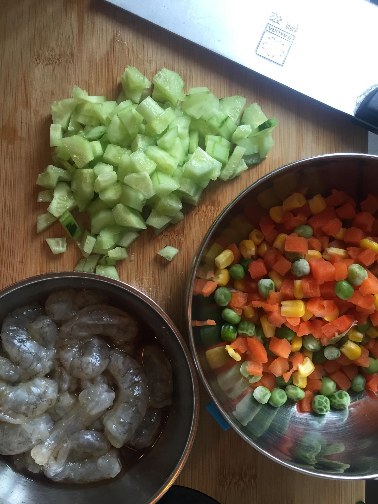 虾仁炒鸡蛋怎么炒宝宝最爱吃,上海菜炒虾仁的方法简便又好吃