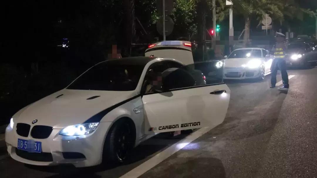 三菱翻车事故视频,三菱飙车事故