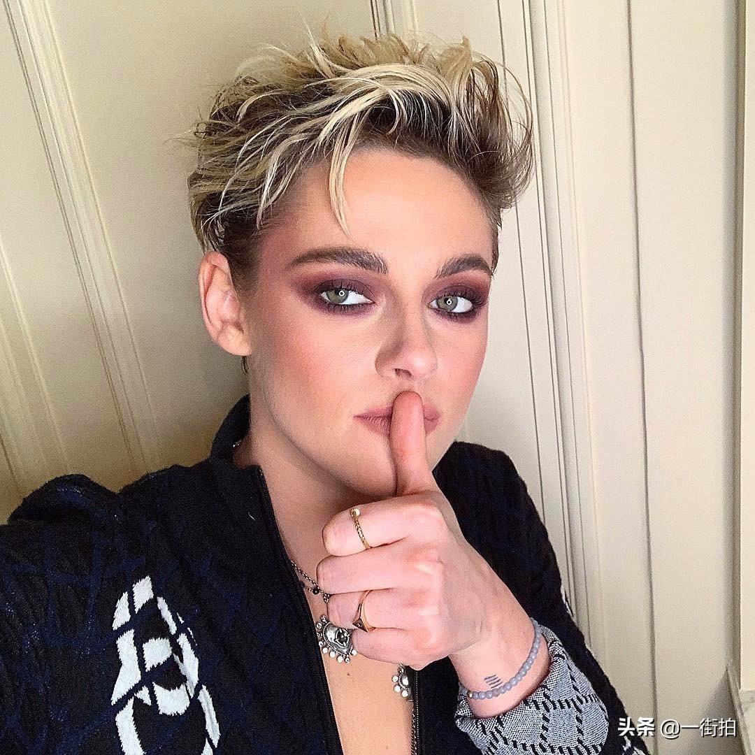 克里斯汀穿香奈儿图片,克里斯汀黑衣造型