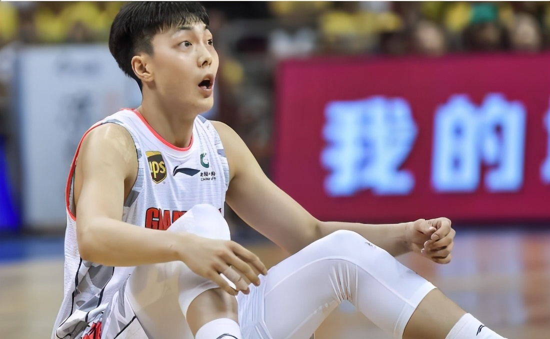 CBA开出482万超级罚单！郭艾伦穿错衣服被罚115万，回美国的林书豪也跑不了！所有罚款限期缴纳