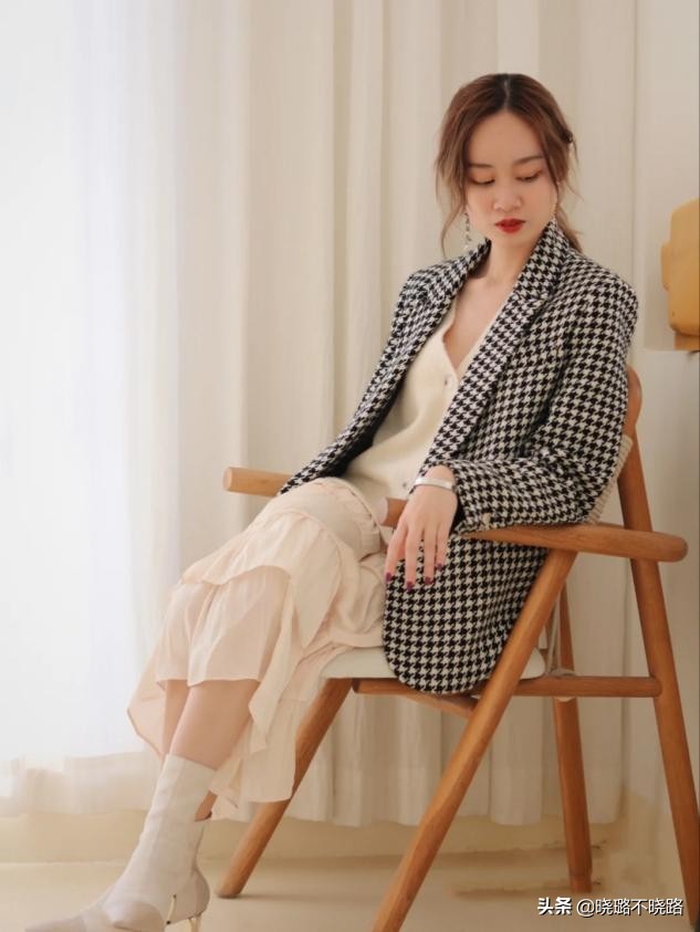 短裙子如何穿短靴比较好看,为什么穿靴子显腿短