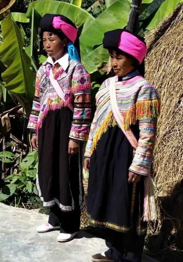 云南少数民族服饰图片,最好看的云南民族服饰