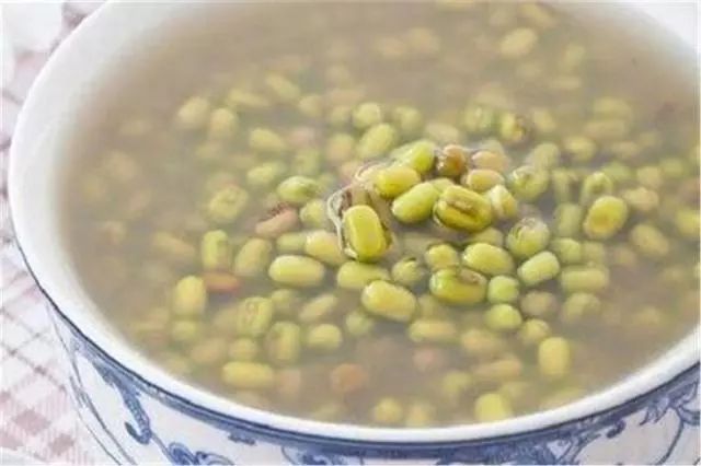 饮水机里的水有异味怎么办,饮水机时间长了有塑料味怎样去味