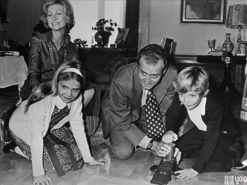 西班牙最穷王室人设崩塌一地鸡毛,西班牙王室的真实现状