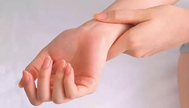 再不敷面膜我们就老了,常按一穴永远年轻