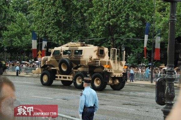 空军宪兵第四部分：安全部队制服配饰中的特色元素