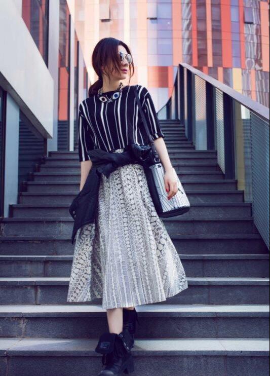 黄奕穿古装的样子,黄奕穿西装霸气十足