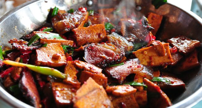 凤凰古城为什么走红,凤凰古城因何扬名于世